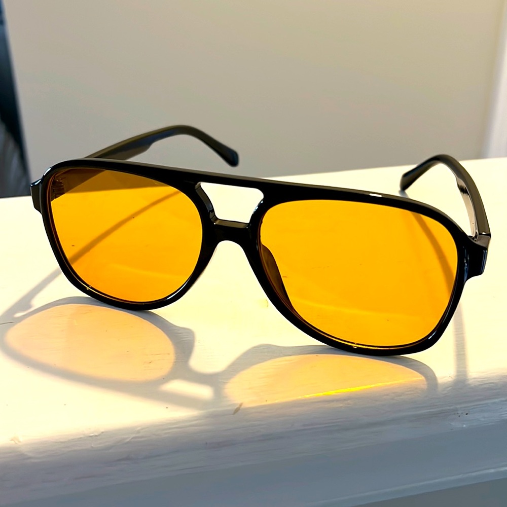 Retro Aviator Sunglasses Black Frame Yellow Lenses